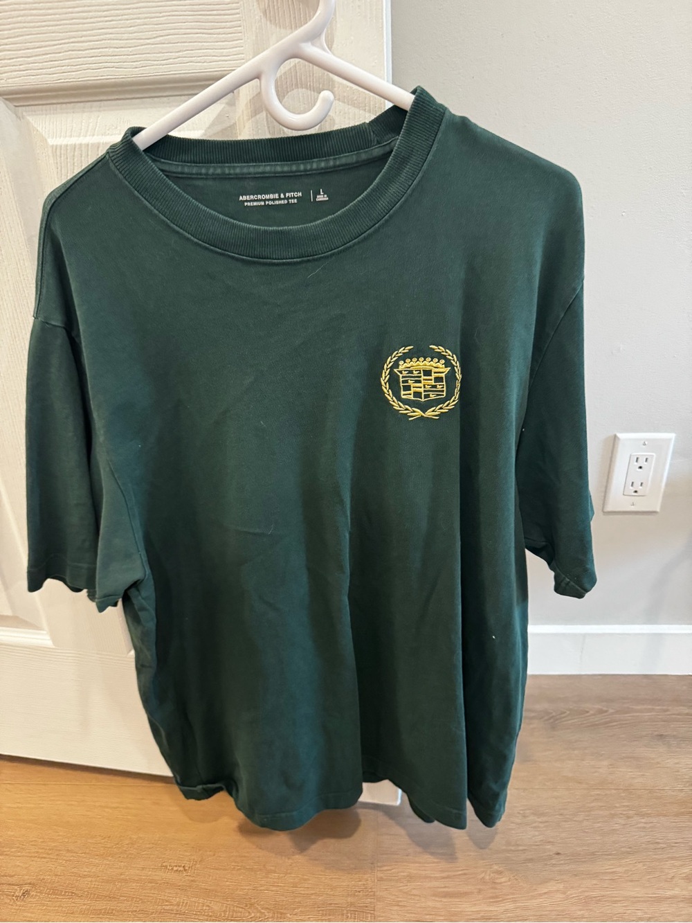Abercrombie & Fitch Dark Green T‑Shirt with Yellow Crest